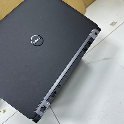Dell Latitude E7270 - 6th Gen. Intel Core i5 - 256GB SSD - 8GB RAM