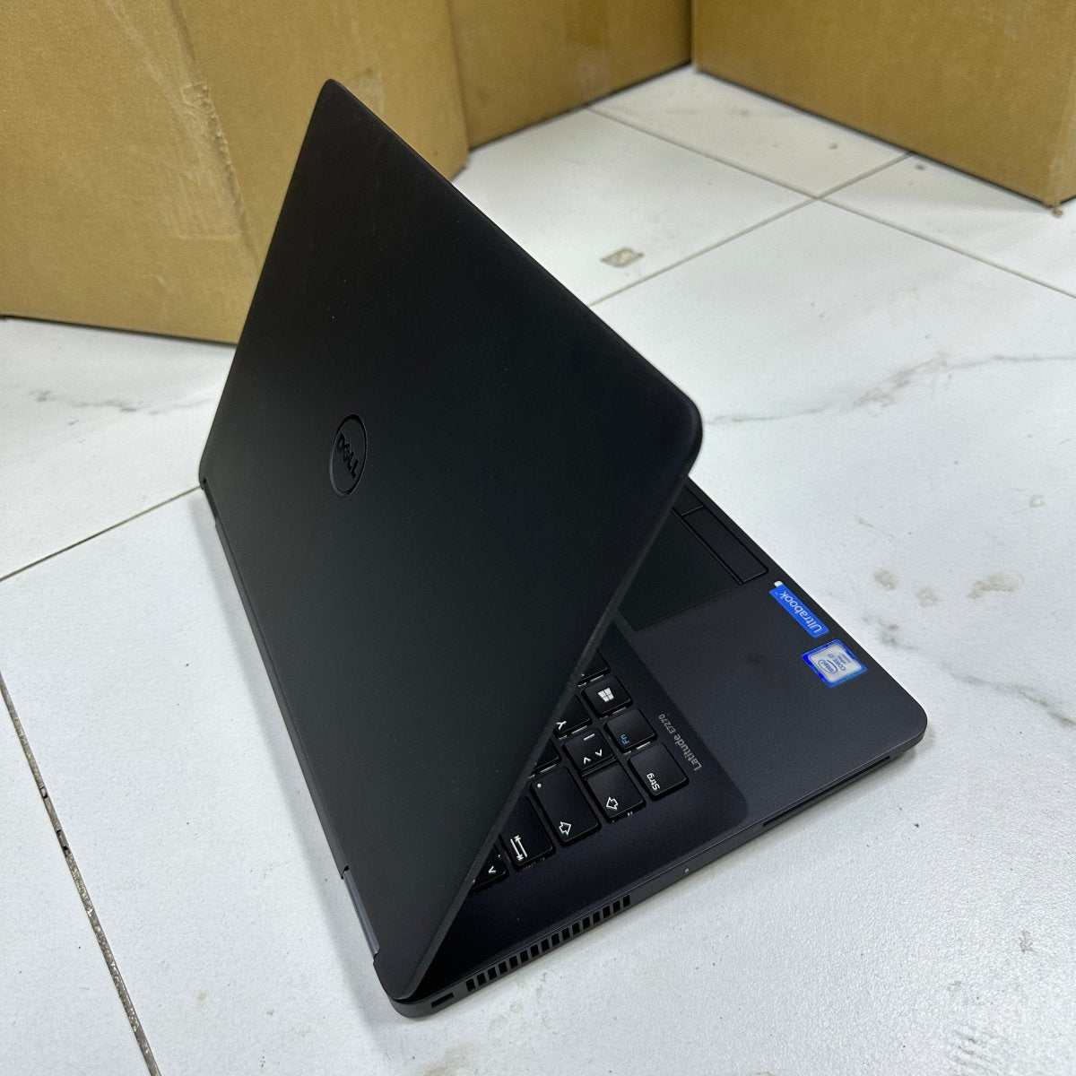 Dell Latitude E7270 - 6th Gen. Intel Core i7 - 256GB SSD - 8GB RAM - keyboard Light