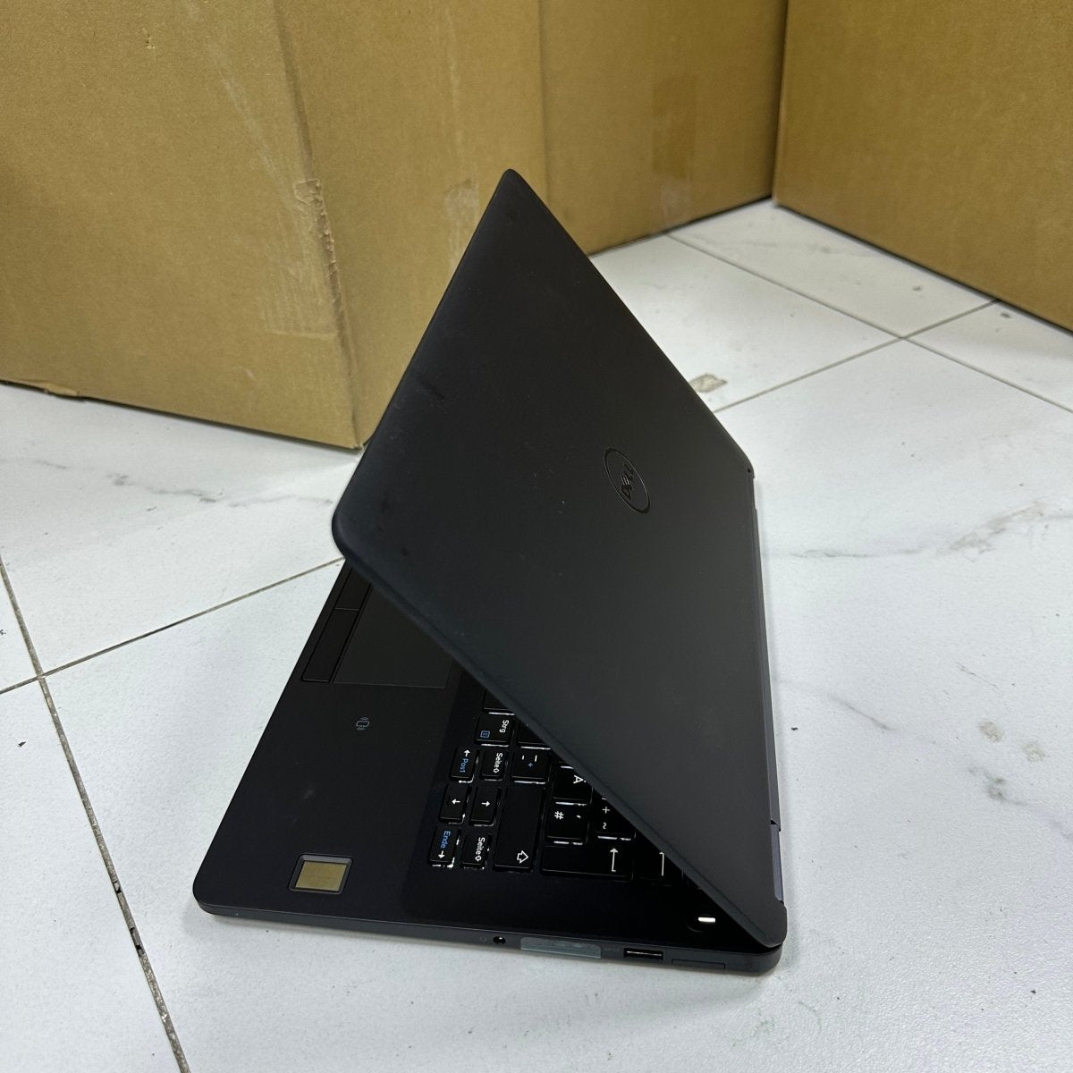 Dell Latitude E7270 - 6th Gen. Intel Core i7 - 256GB SSD - 8GB RAM - keyboard Light