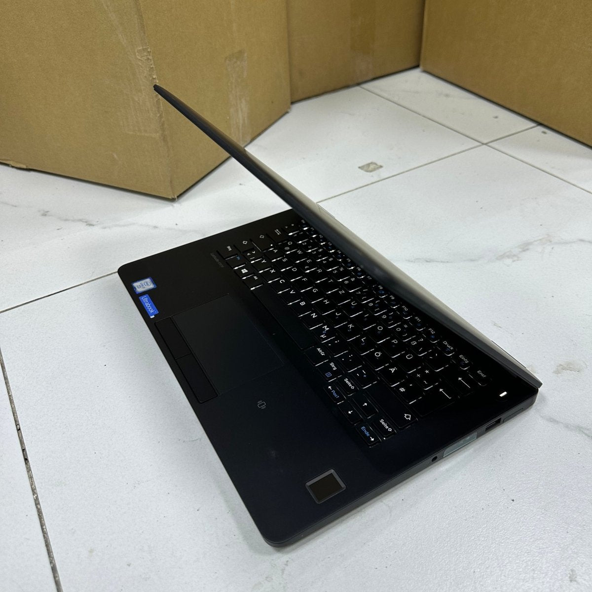Dell Latitude E7270 - 6th Gen. Intel Core i7 - 256GB SSD - 8GB RAM - keyboard Light