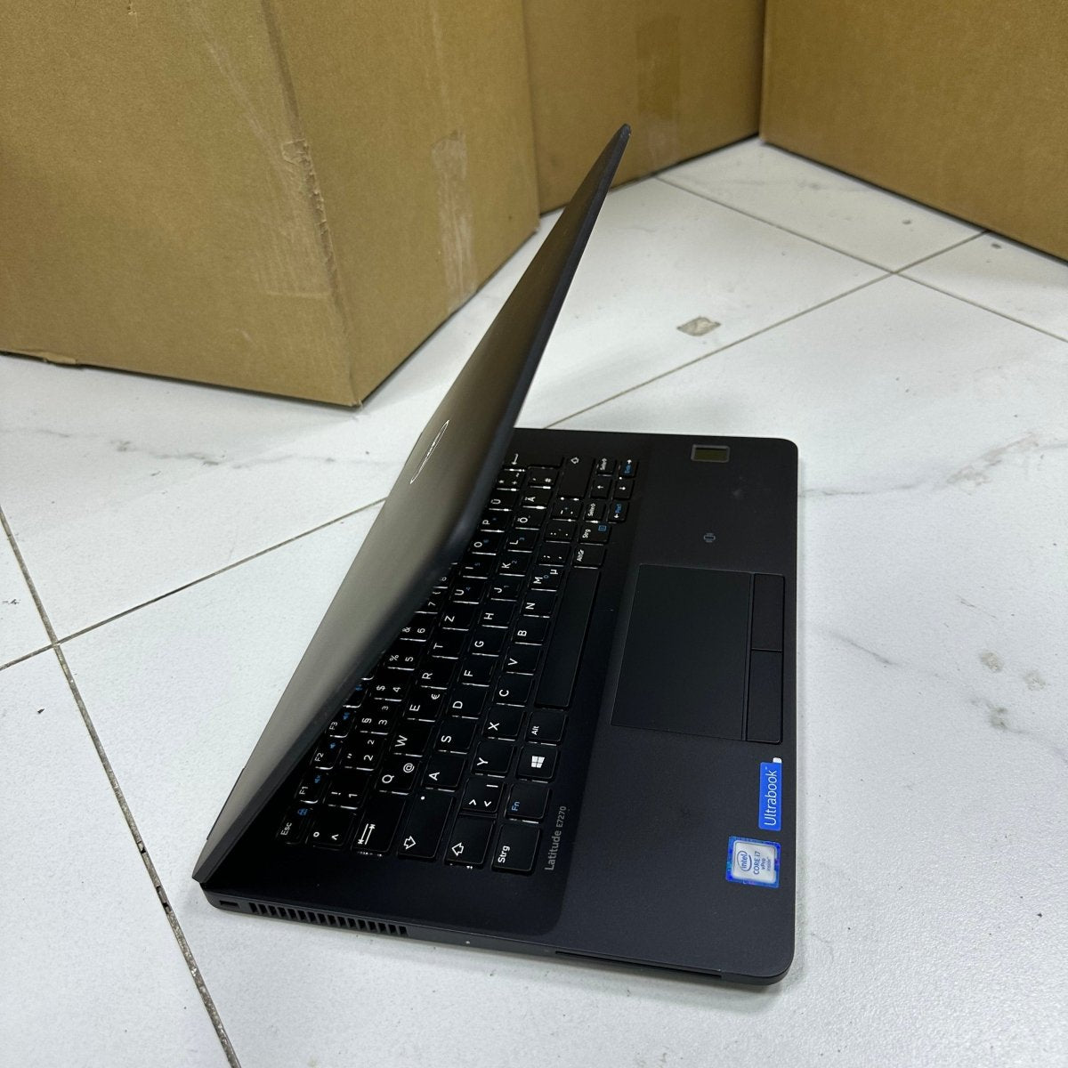 Dell Latitude E7270 - 6th Gen. Intel Core i7 - 256GB SSD - 8GB RAM - keyboard Light