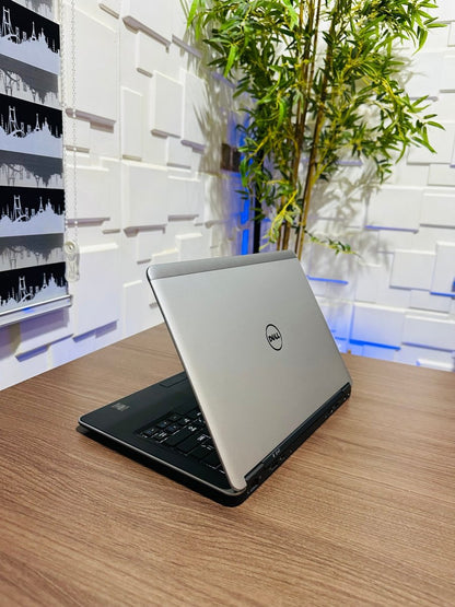 Dell Latitude E7440 - Intel Core i5 - 256GB SSD - 8GB RAM - Keyboard Light