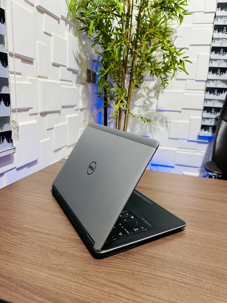 Dell Latitude E7440 - Intel Core i5 - 256GB SSD - 8GB RAM - Keyboard Light