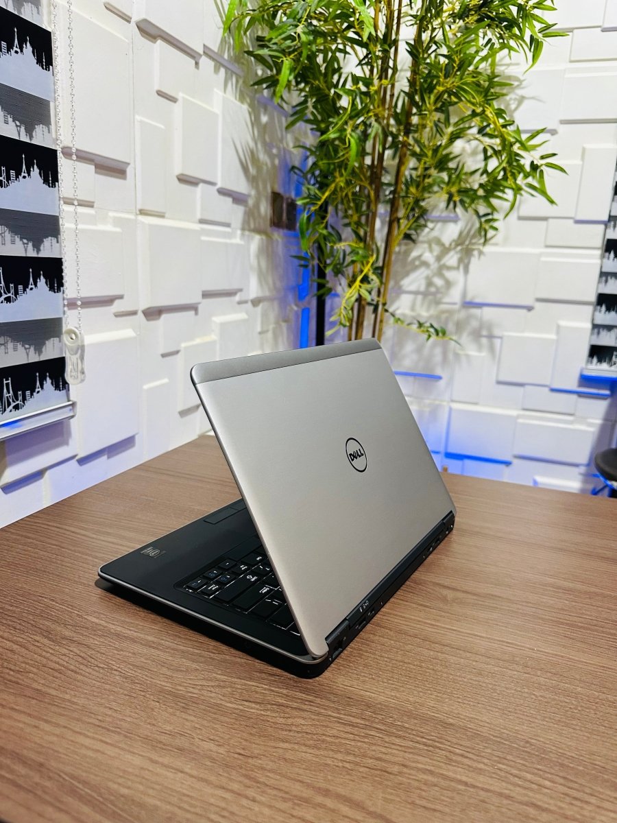 Dell Latitude E7440 - Intel Core i5 - 256GB SSD - 8GB RAM - Keyboard Light