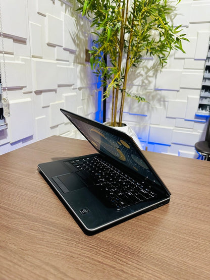 Dell Latitude E7440 - Intel Core i5 - 256GB SSD - 8GB RAM - Keyboard Light