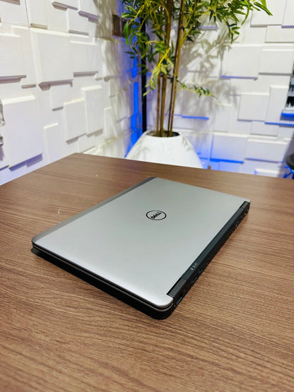 Dell Latitude E7440 - Intel Core i5 - 256GB SSD - 8GB RAM - Keyboard Light