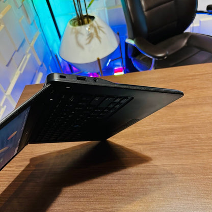 Dell Latitude E7450 - Intel Core i7 - 256GB SSD - 8GB RAM - Keyboard Light