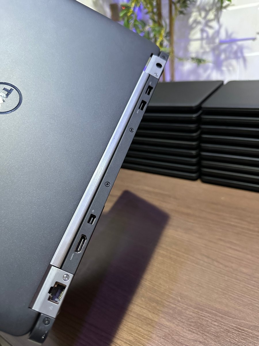 Dell Latitude E7470 - 6th Gen. Intel Core i7 - 256GB SSD - 8GB RAM - Keyboard Light