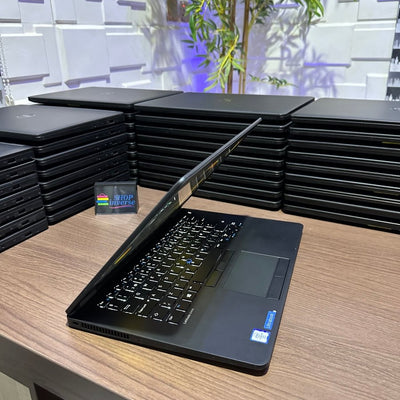 Dell Latitude E7470 - 6th Gen. Intel Core i7 - 256GB SSD - 8GB RAM - Keyboard Light