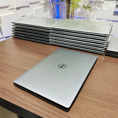 Dell Precision 5520 - 7th Gen. Intel Core i7 - 512GB SSD - 16GB RAM - 4GB Nvidia Quadro Graphics - HDMI - Keyboard Light