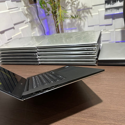 Dell Precision 5520 - 7th Gen. Intel Core i7 - 512GB SSD - 16GB RAM - 4GB Nvidia Quadro Graphics - HDMI - Keyboard Light