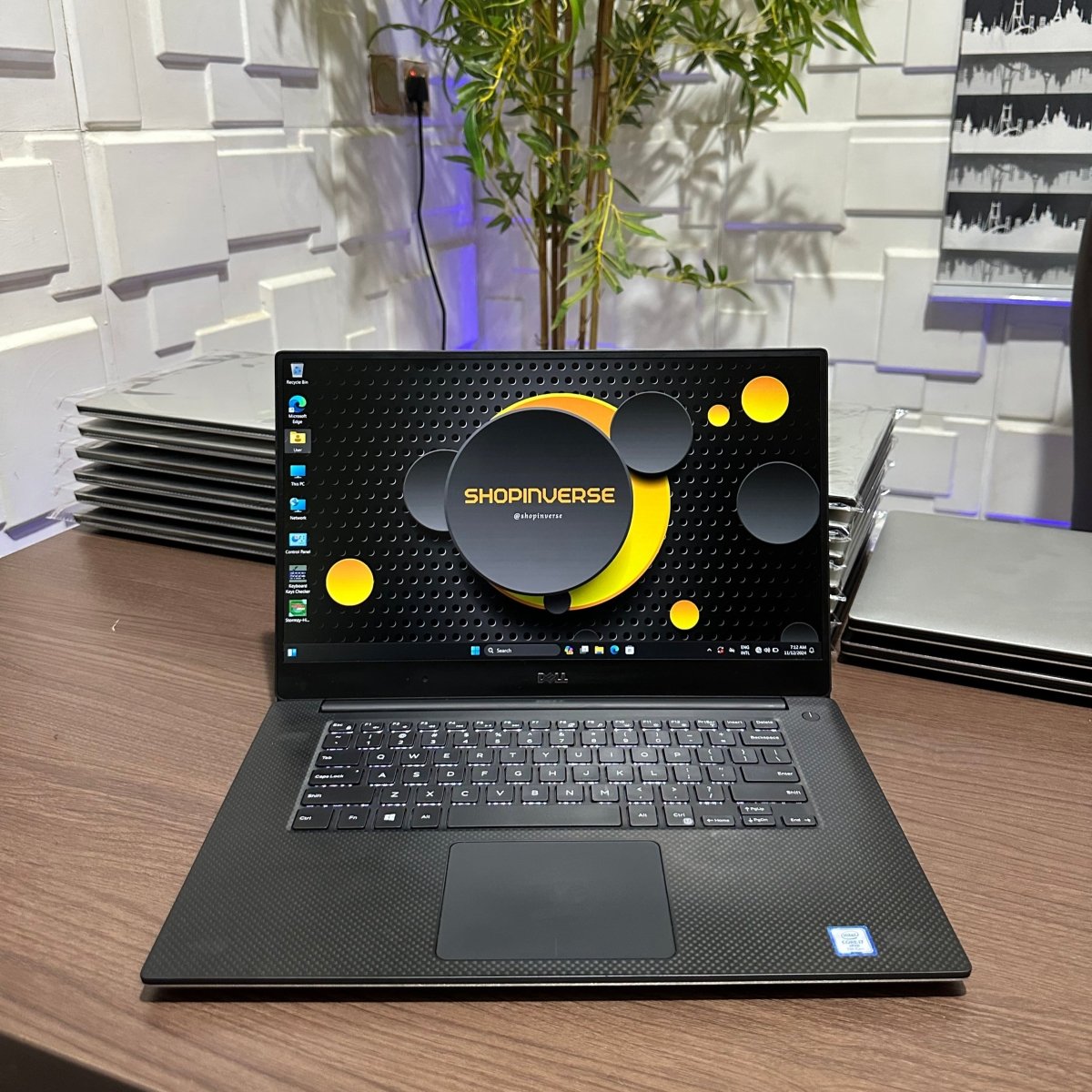 Dell Precision 5520 - 7th Gen. Intel Core i7 - 512GB SSD - 16GB RAM - 4GB Nvidia Quadro Graphics - HDMI - Keyboard Light