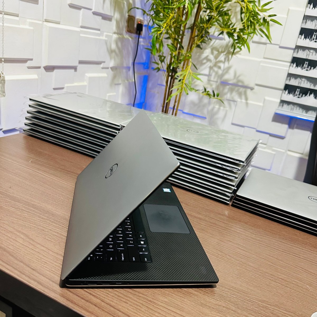 Dell Precision 5520 - 7th Gen. Intel Core i7 - 512GB SSD - 16GB RAM - 4GB Nvidia Quadro Graphics - HDMI - Keyboard Light