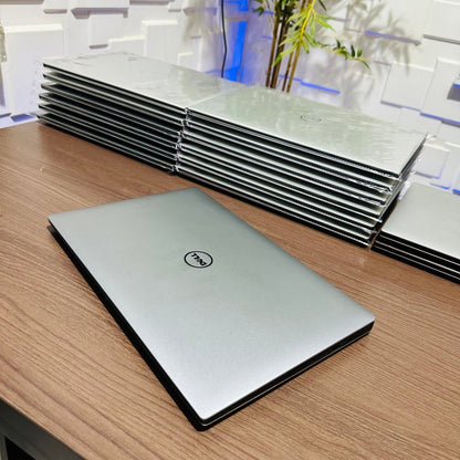 Dell Precision 5520 - 7th Gen. Intel Core i7 - 512GB SSD - 16GB RAM - 4GB Nvidia Quadro Graphics - HDMI - Keyboard Light