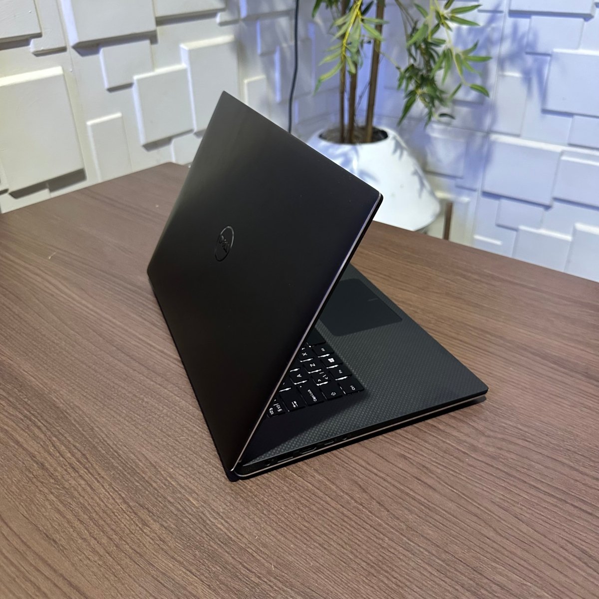 Dell Precision 5530 - 8th Gen. Intel Core i7 - 512GB SSD - 16GB RAM - 4GB Nvidia Quadro - Keyboard Light - 4K Touchscreen