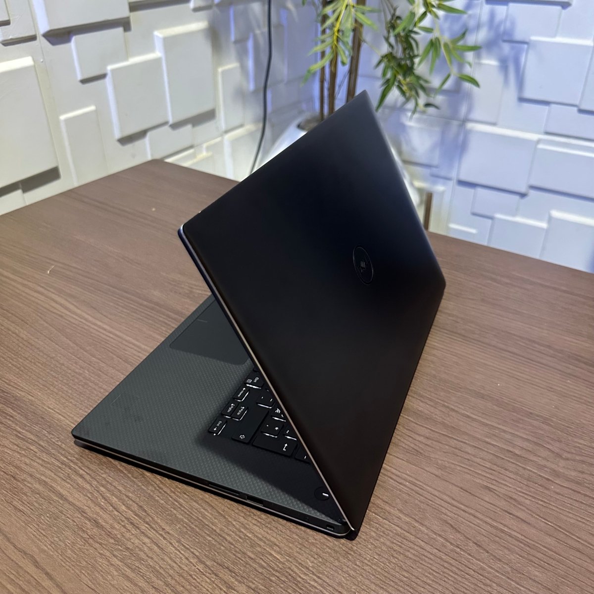 Dell Precision 5530 - 8th Gen. Intel Core i7 - 512GB SSD - 16GB RAM - 4GB Nvidia Quadro - Keyboard Light - 4K Touchscreen