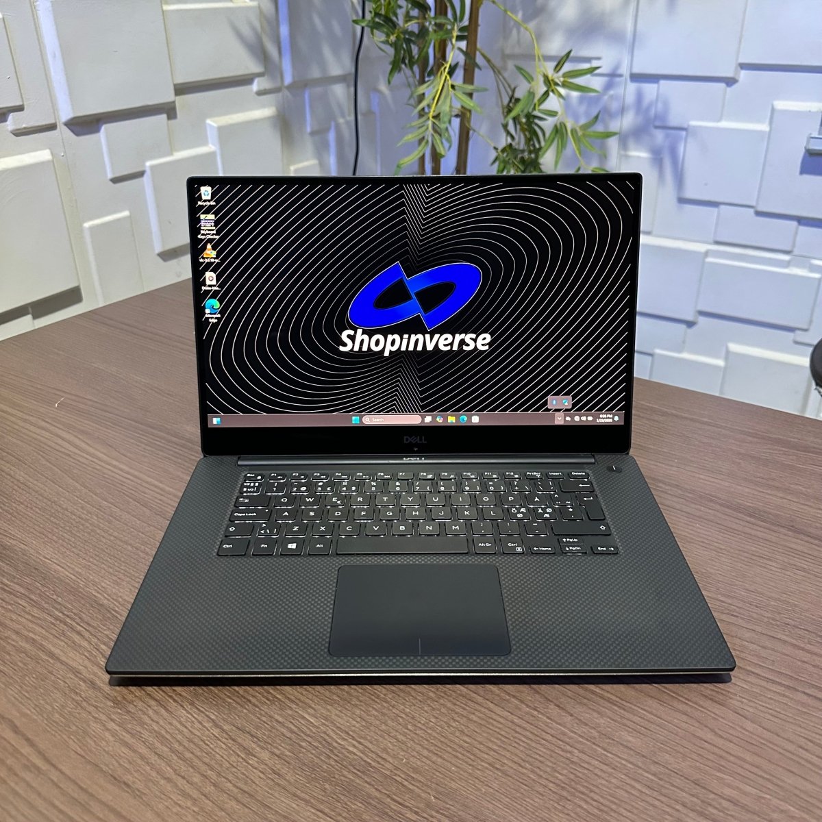 Dell Precision 5530 - 8th Gen. Intel Core i9 - 512GB SSD - 16GB RAM - 4GB Nvidia Quadro P2000 - Keyboard Light - 4K Touchscreen