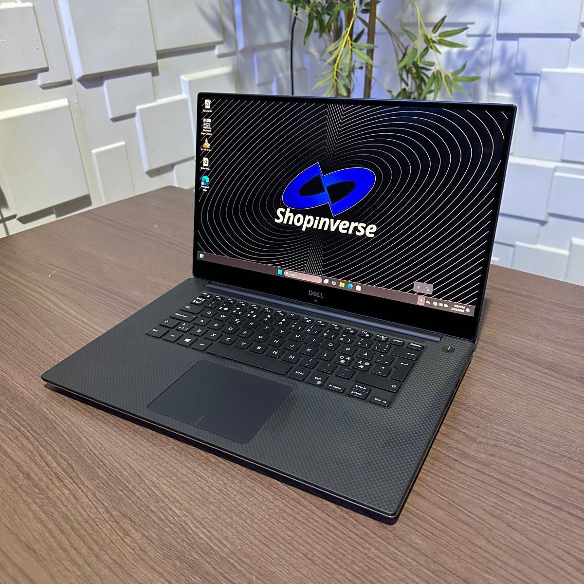 Dell Precision 5530 - 8th Gen. Intel Core i9 - 512GB SSD - 16GB RAM - 4GB Nvidia Quadro P2000 - Keyboard Light - 4K Touchscreen