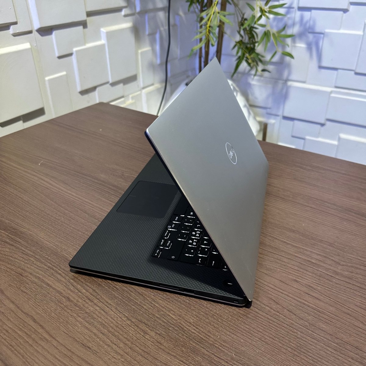 Dell Precision 5530 - 8th Gen. Intel Core i9 - 512GB SSD - 16GB RAM - 4GB Nvidia Quadro P2000 - Keyboard Light - 4K Touchscreen