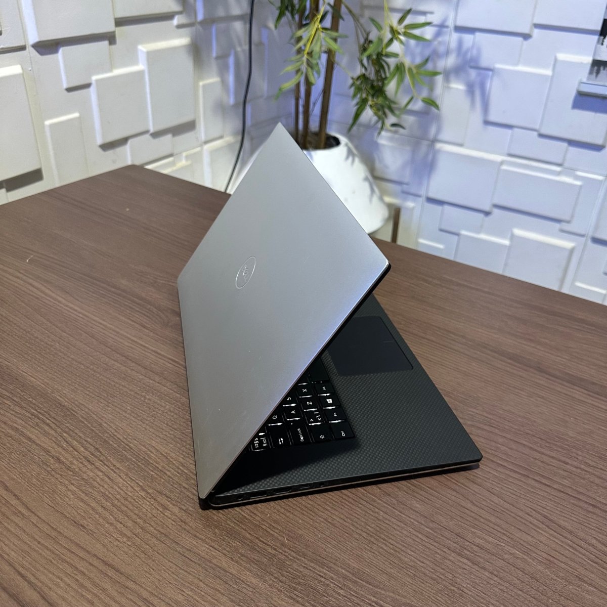 Dell Precision 5540 - 9th Gen. Intel Core i7 - 512GB SSD - 16GB