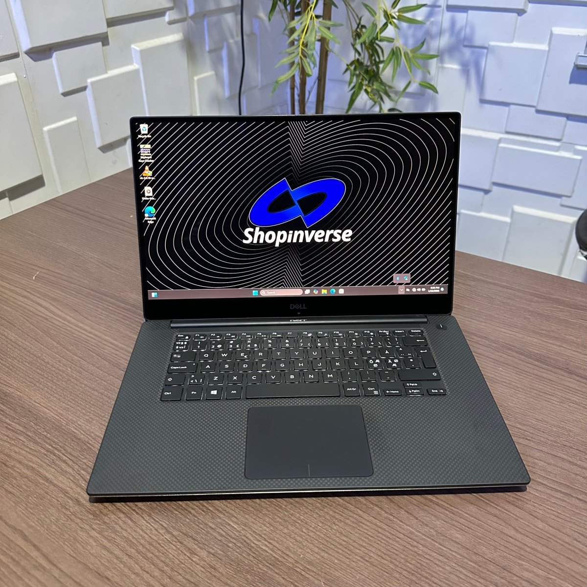 Dell Precision 5540 - 9th Gen. Intel Xeon E-2276M - 512GB SSD