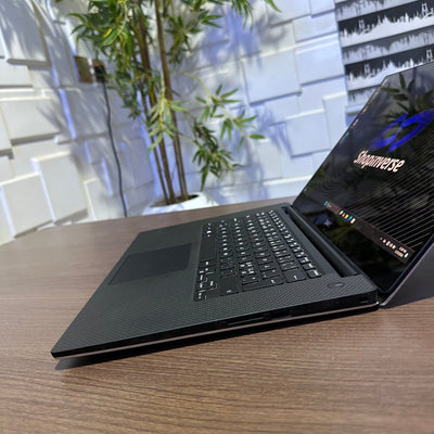 Dell Precision 5540 - 9th Gen. Intel Xeon E - 2276M - 512GB SSD - 16GB RAM - 4GB Nvidia Quadro - Keyboard Light