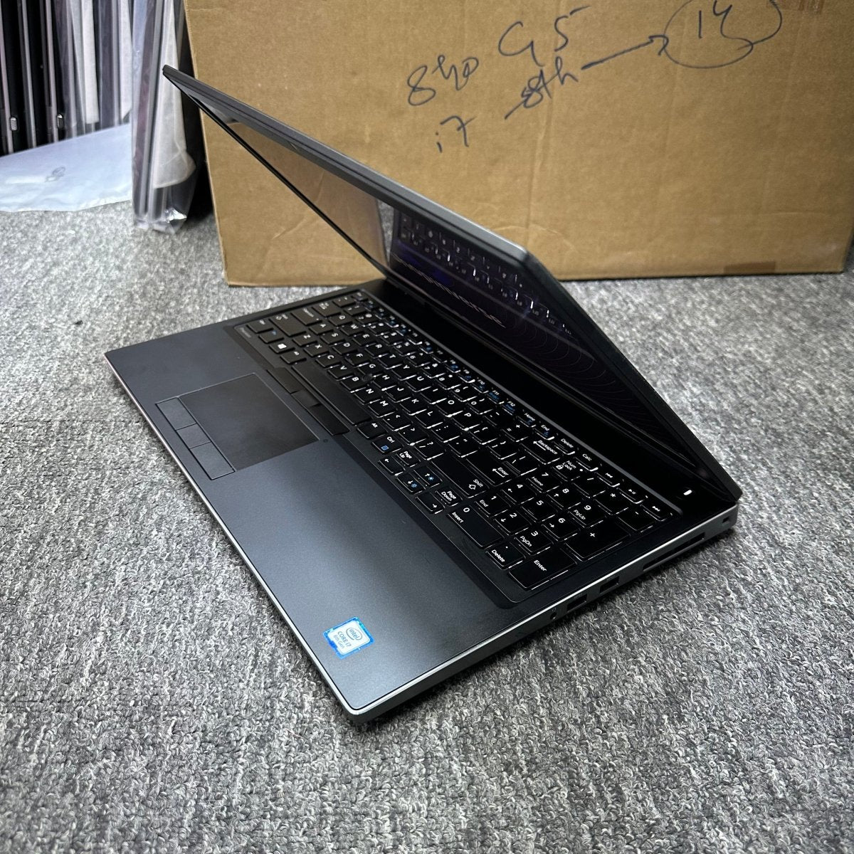 Dell Precision 7530 - 8th Gen. Intel Core i7 - 512GB SSD - 16GB RAM - 4GB Nvidia Quadro P2000 - Keyboard Light