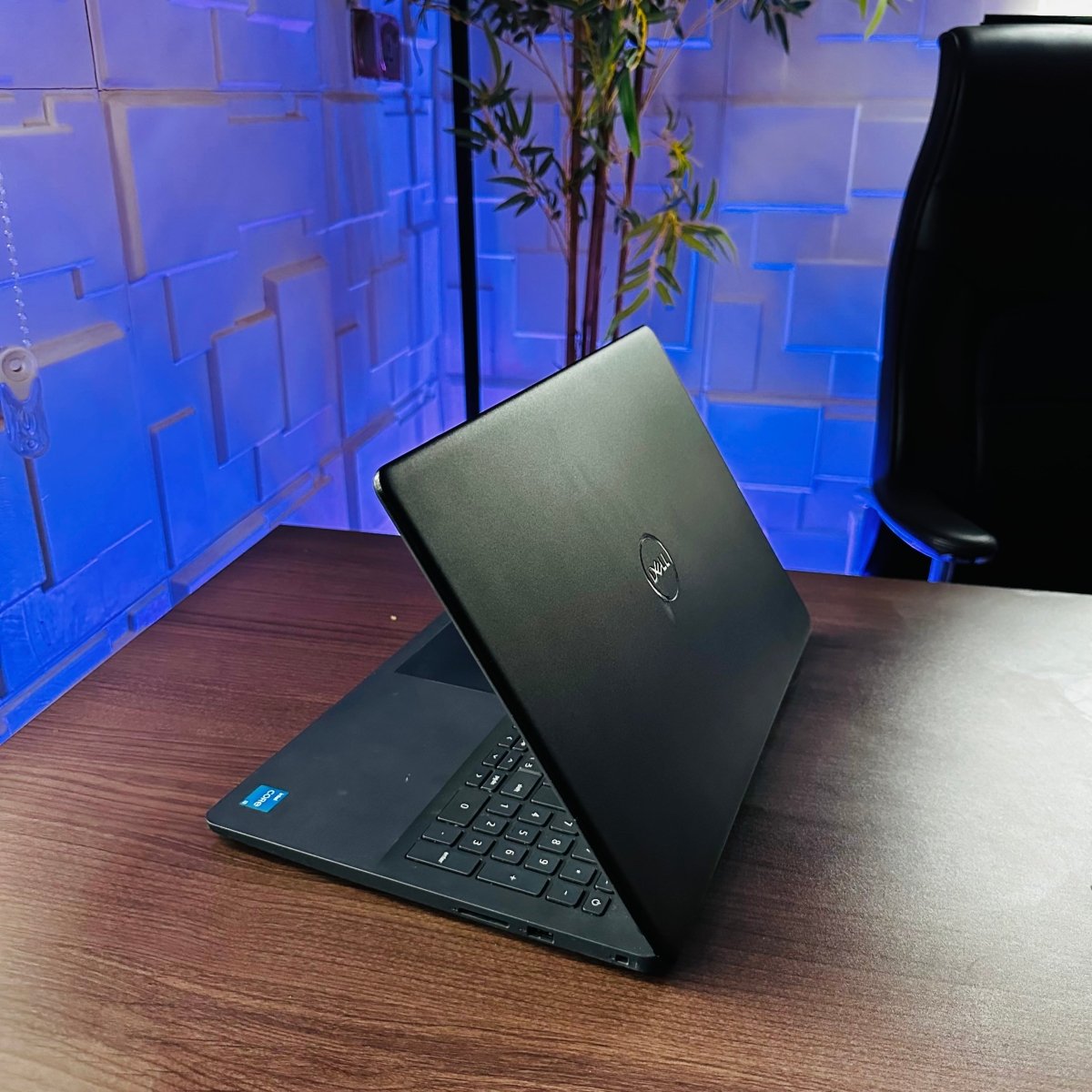 Dell Vostro 3500 - 11th Gen. Intel Core i5 - 256GB SSD - 8GB RAM