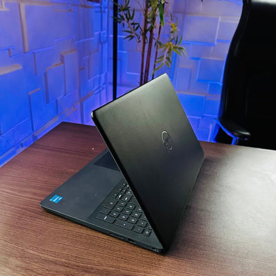 Dell Vostro 3500 - 11th Gen. Intel Core i5 - 256GB SSD - 8GB RAM