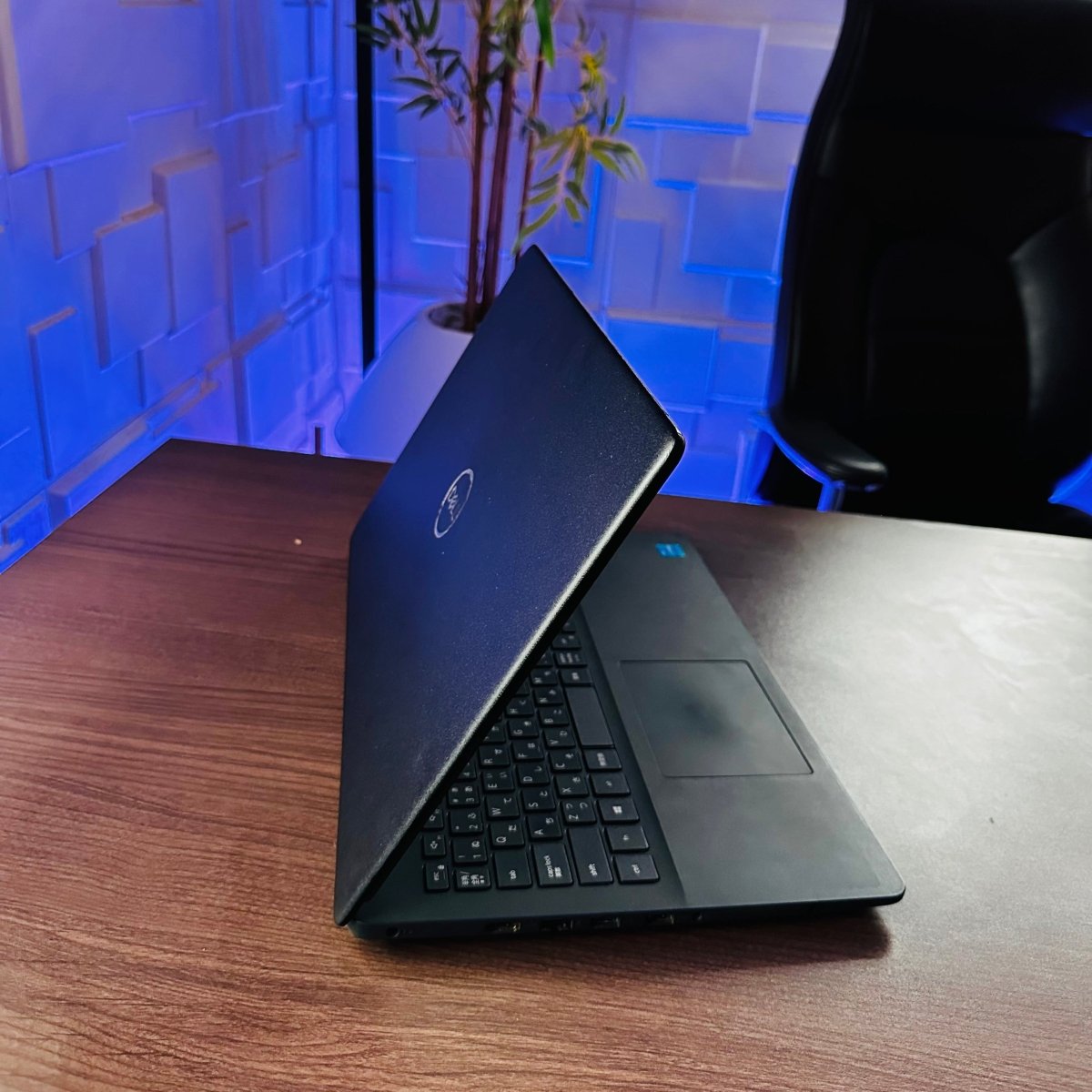 Dell Vostro 3500 - 11th Gen. Intel Core i5 - 256GB SSD - 8GB RAM