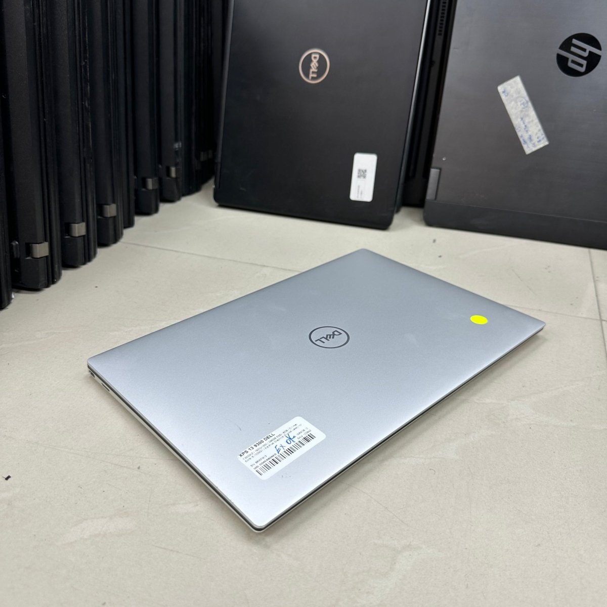Dell XPS 13 9300 - 10th Gen. Intel Core i5 - 256GB SSD - 8GB RAM - Keyboard Light