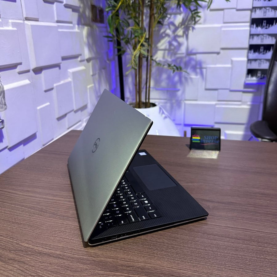 Dell XPS 13 9350 | 6th Gen Core i5 | 8GB RAM | 256GB SSD | Backlit Keyboard