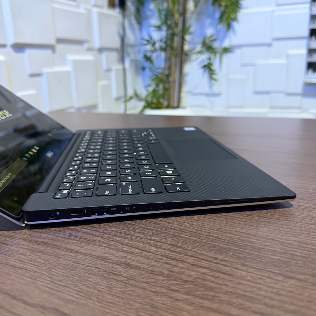 Dell XPS 13 9350 | 6th Gen Core i7 | 8GB RAM | 256GB SSD | Touchscreen | Backlit Keyboard