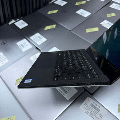 Dell XPS 13 9350 | 6th Gen Core i7 | 8GB RAM | 256GB SSD | Touchscreen | Backlit Keyboard