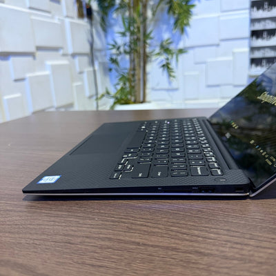 Dell XPS 13 9350 | 6th Gen Core i7 | 8GB RAM | 256GB SSD | Touchscreen | Backlit Keyboard