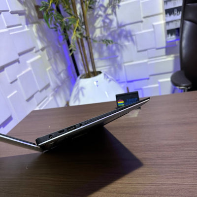 Dell XPS 13 9360 - 8th Gen. Intel Core i7 - 256GB SSD - 16GB RAM - keyboard Light