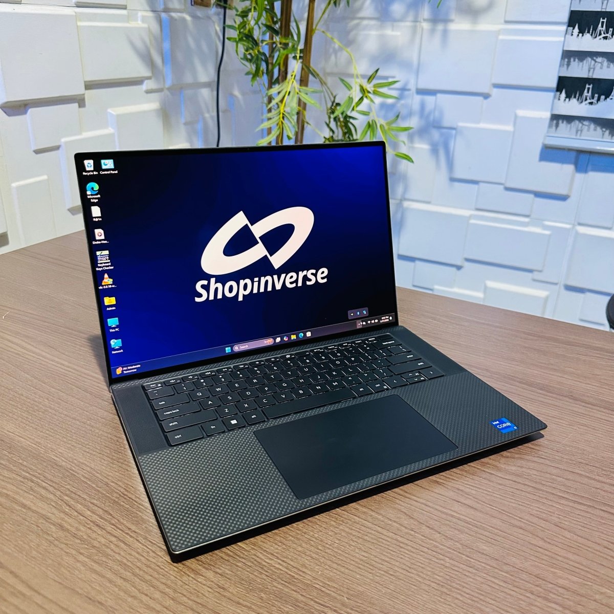 Dell XPS 15 9500 - 10th Gen Intel Core i7 - 512GB SSD - 16GB RAM - 4GB Nvidia GeForce GTX 1650 Ti - 4K Display - Touchscreen - Keyboard Light