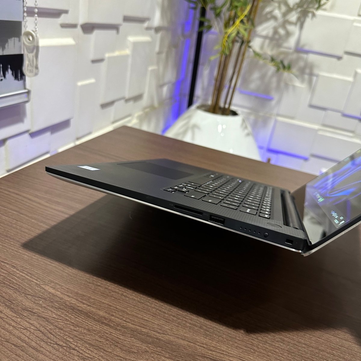 Dell XPS 15 7590 | 9th Gen Core i9 | 16GB RAM | 512GB SSD | 4GB