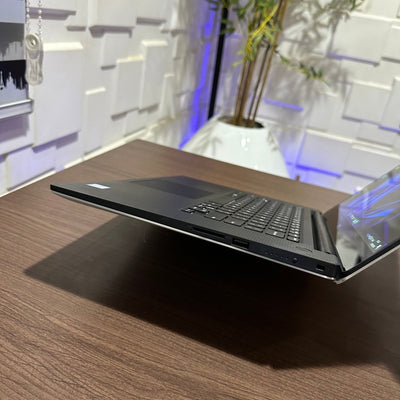 Dell XPS 15 9560 | Core i7 7th Gen | 16GB RAM | 512GB SSD | 4GB Nvidia GTX | 4K Display | Touchscreen | Backlit Keyboard