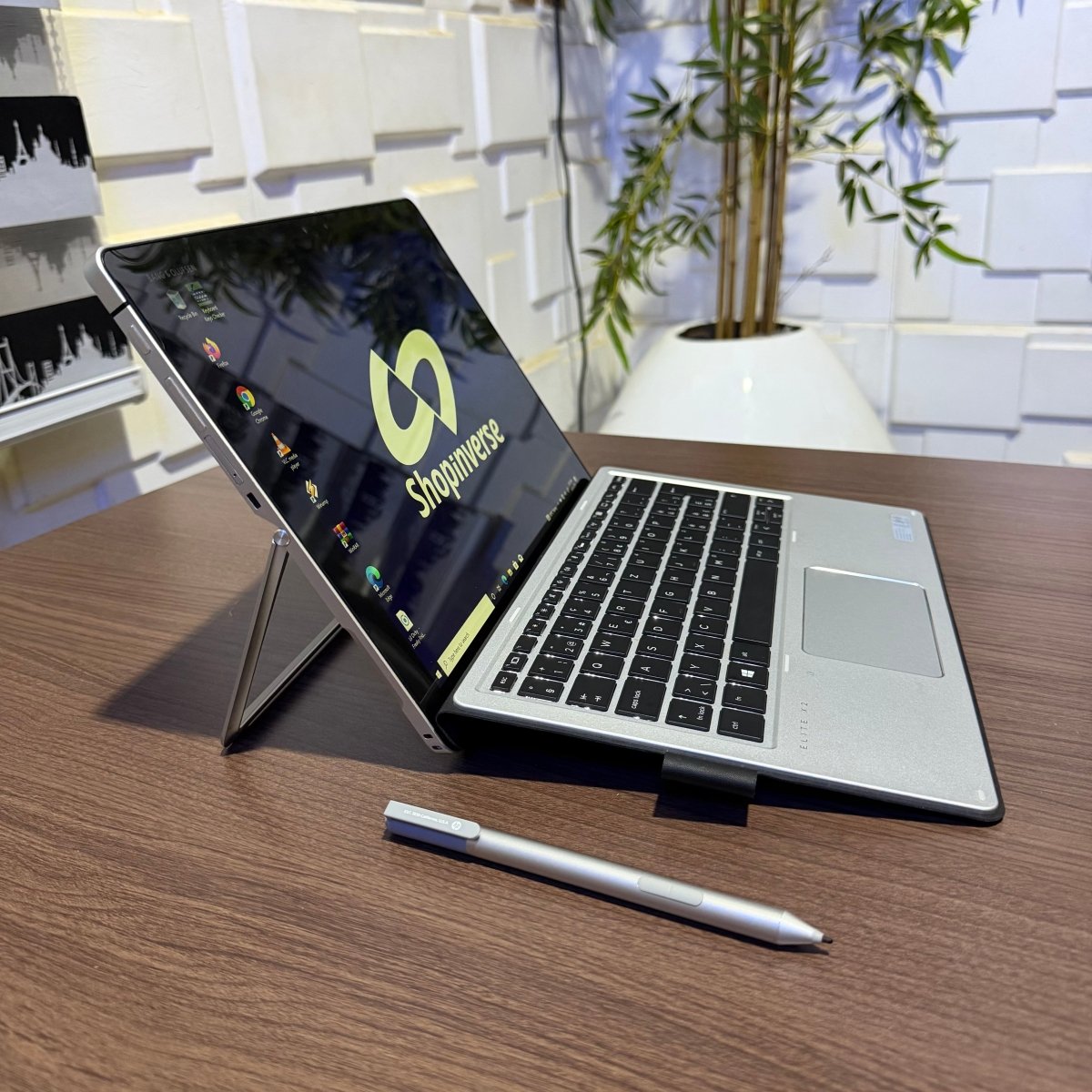 HP Elite x2 1012 G2 | 7th Gen Core i5 | 8GB RAM | 256GB SSD | Touchscreen | Backlit Keyboard