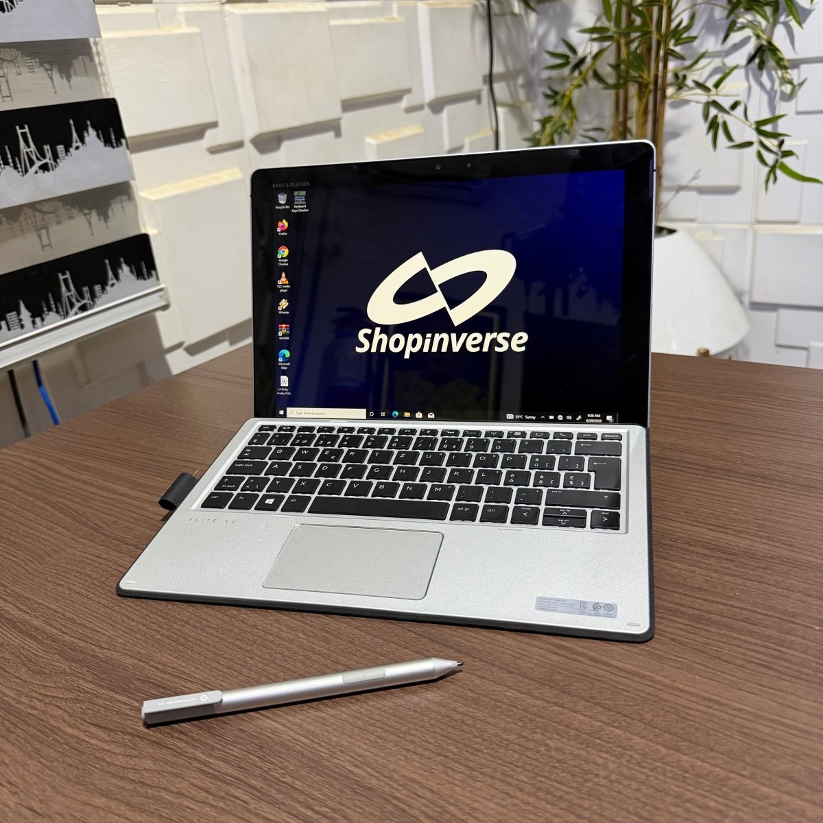 HP Elite x2 1012 G2 | 7th Gen Core i5 | 8GB RAM | 256GB SSD | Touchscreen | Backlit Keyboard