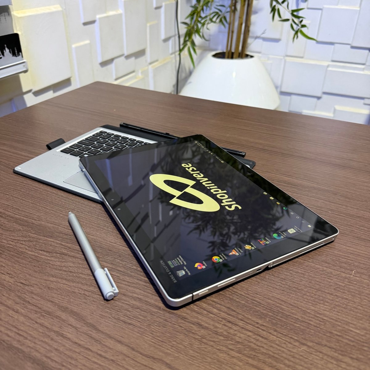 HP Elite x2 1012 G2 | 7th Gen Core i5 | 8GB RAM | 256GB SSD | Touchscreen | Backlit Keyboard