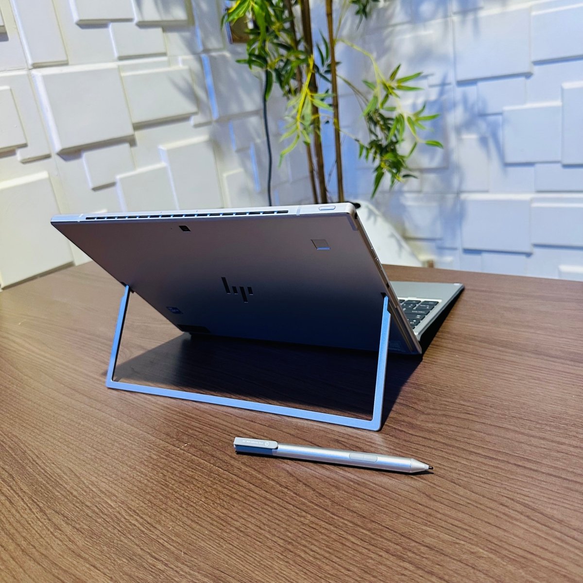 HP Elite X2 G8 - 11th Gen Intel Core i7 - 512GB SSD - 16GB RAM
