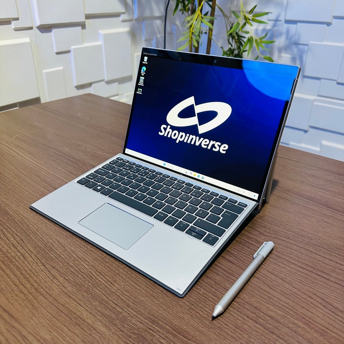 HP Elite X2 G8 - 11th Gen Intel Core i7 - 512GB SSD - 16GB RAM - Keyboard Light - Touchscreen