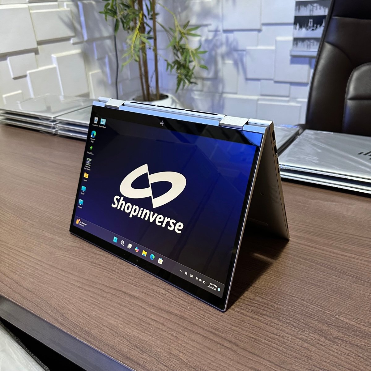 HP Elite x360 1040 G9 2 - in - 1 - 12th Gen Intel Core i5 - 256GB SSD - 16GB RAM - Touchscreen - Keyboard Light