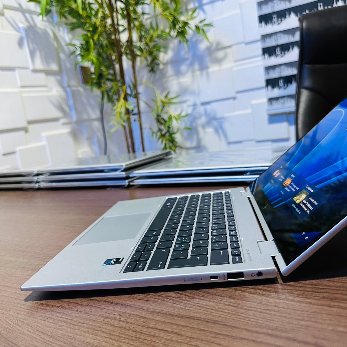 HP Elite x360 830 G9 2 - in - 1 - 12th Gen Intel Core i5 - 256GB SSD - 16GB RAM - Touchscreen