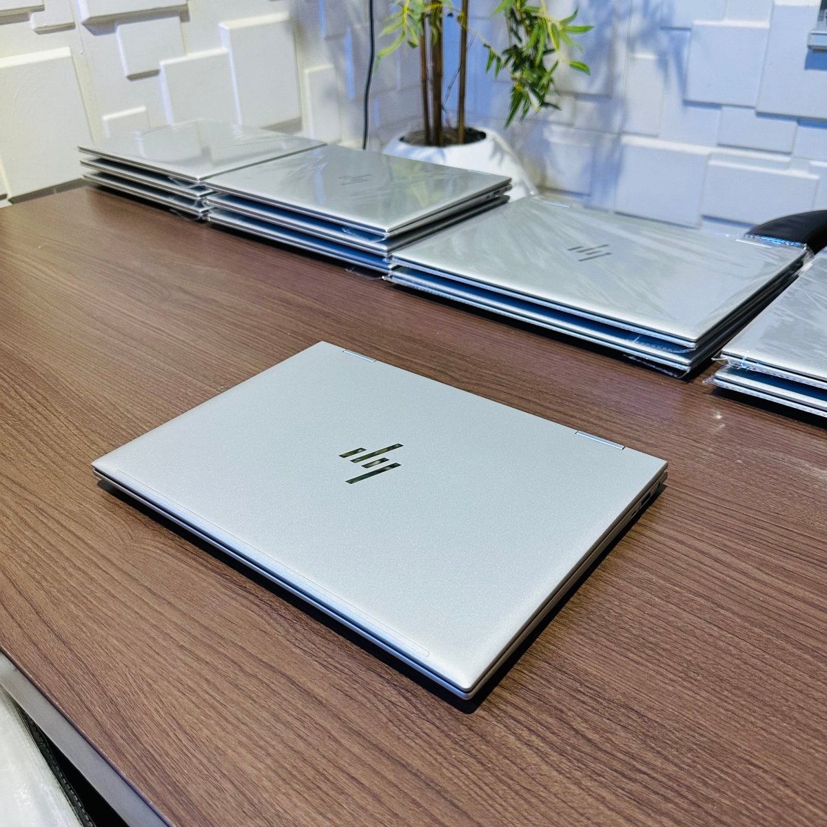 HP Elite x360 830 G9 2 - in - 1 - 12th Gen Intel Core i5 - 256GB SSD - 16GB RAM - Touchscreen