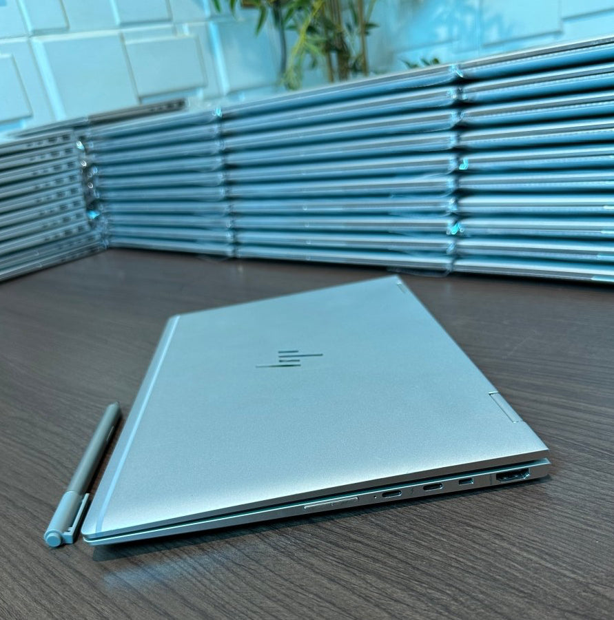 HP EliteBook 1030 x360 G3 - 8th Gen. Intel Core i5 - 256GB SSD - 8GB RAM - Touchscreen - Keyboard Light - Face ID