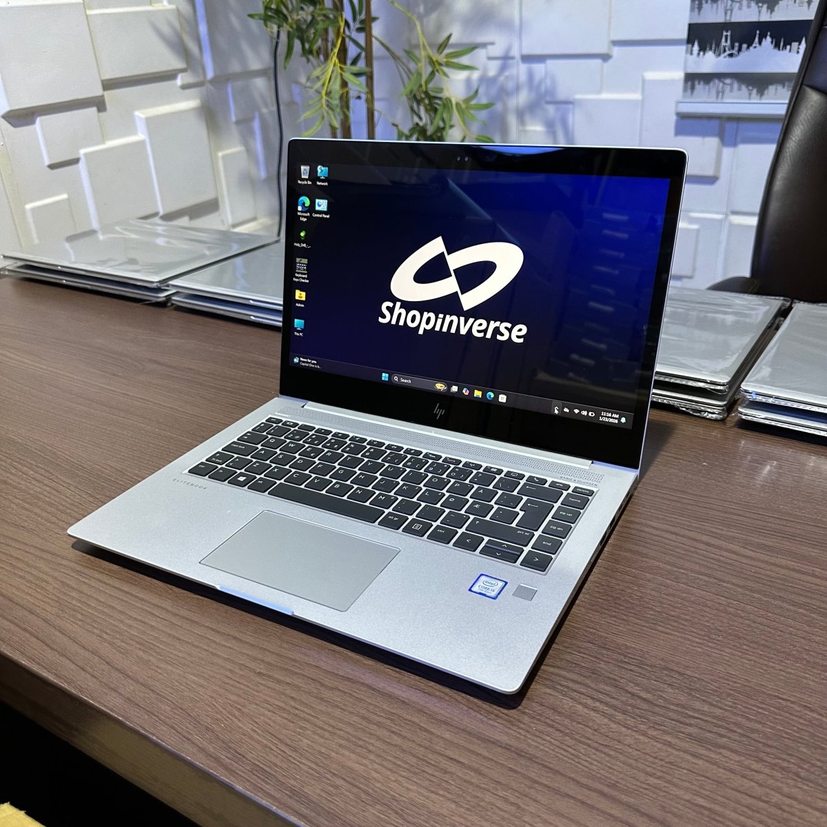 HP EliteBook 1040 G4 - 7th Gen. Intel Core i5 - 256GB SSD - 8GB RAM - Keyboard Light - Touchscreen