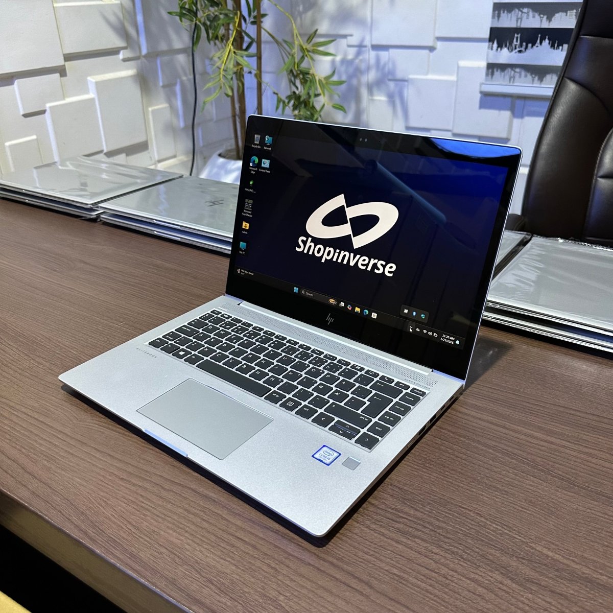 HP EliteBook 1040 G4 - 7th Gen. Intel Core i5 - 256GB SSD - 8GB RAM - Keyboard Light - Touchscreen